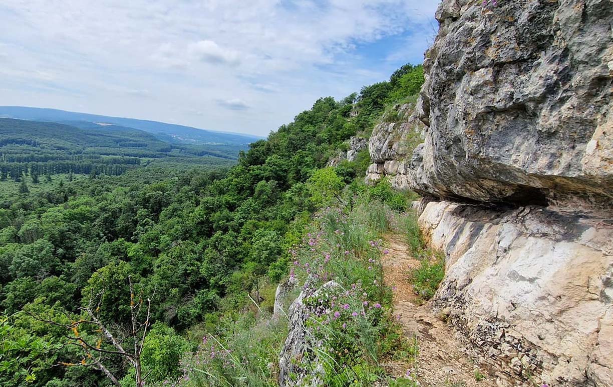 Panorámakör a Vértes sziklái között